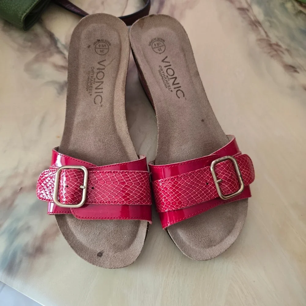 Vionic Orthaheel Red Snake Patent Leather Wedge Sandals Womens 8 Buckle Slides